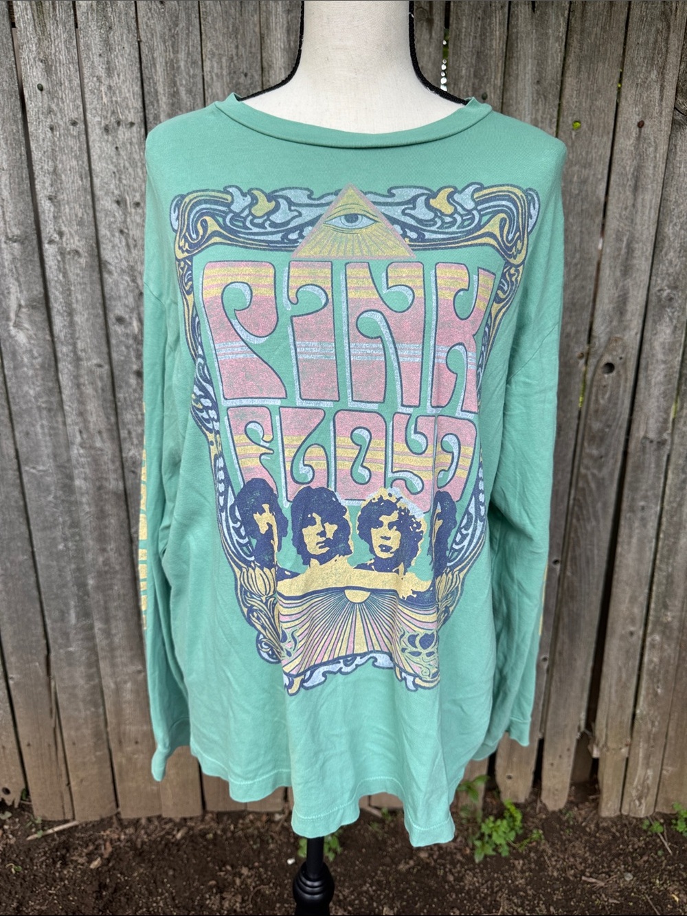 Daydreamer Vintage Pink Floyd
Graphic Long Sleeve Tee - L